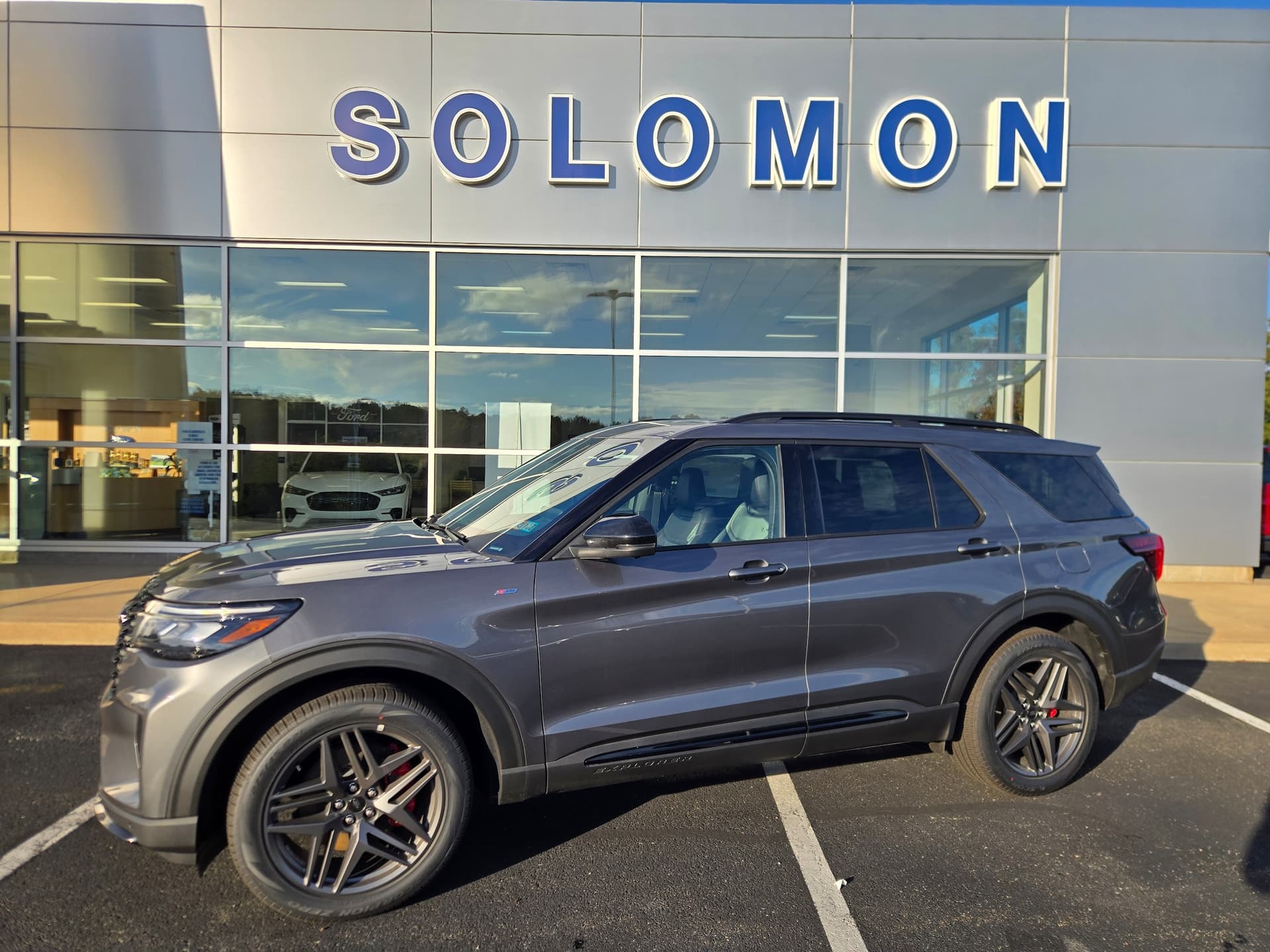 2026 Ford Explorer ST-Line — photo 1 of 26