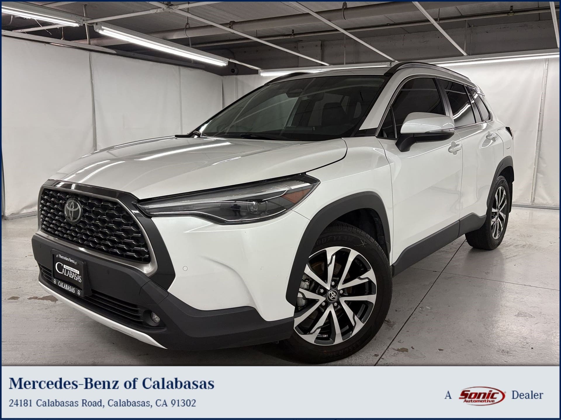 2024 Toyota Corolla Cross XLE — photo 1 of 33