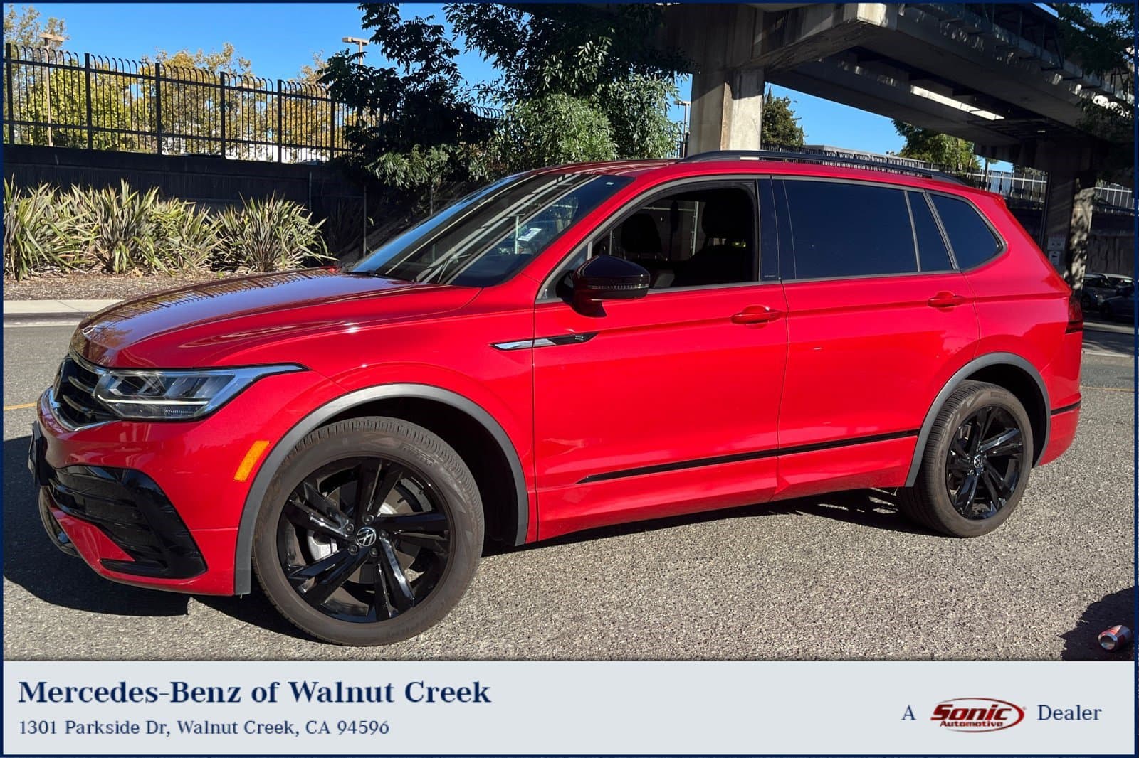 2024 Volkswagen Tiguan SE R-Line Black — photo 1 of 25