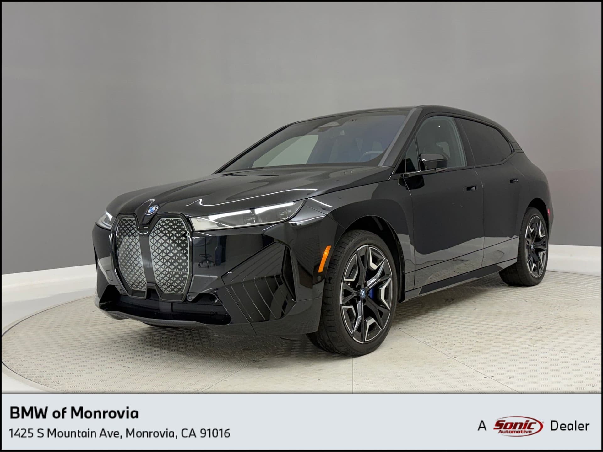 2024 BMW iX xDrive50 — photo 1 of 12