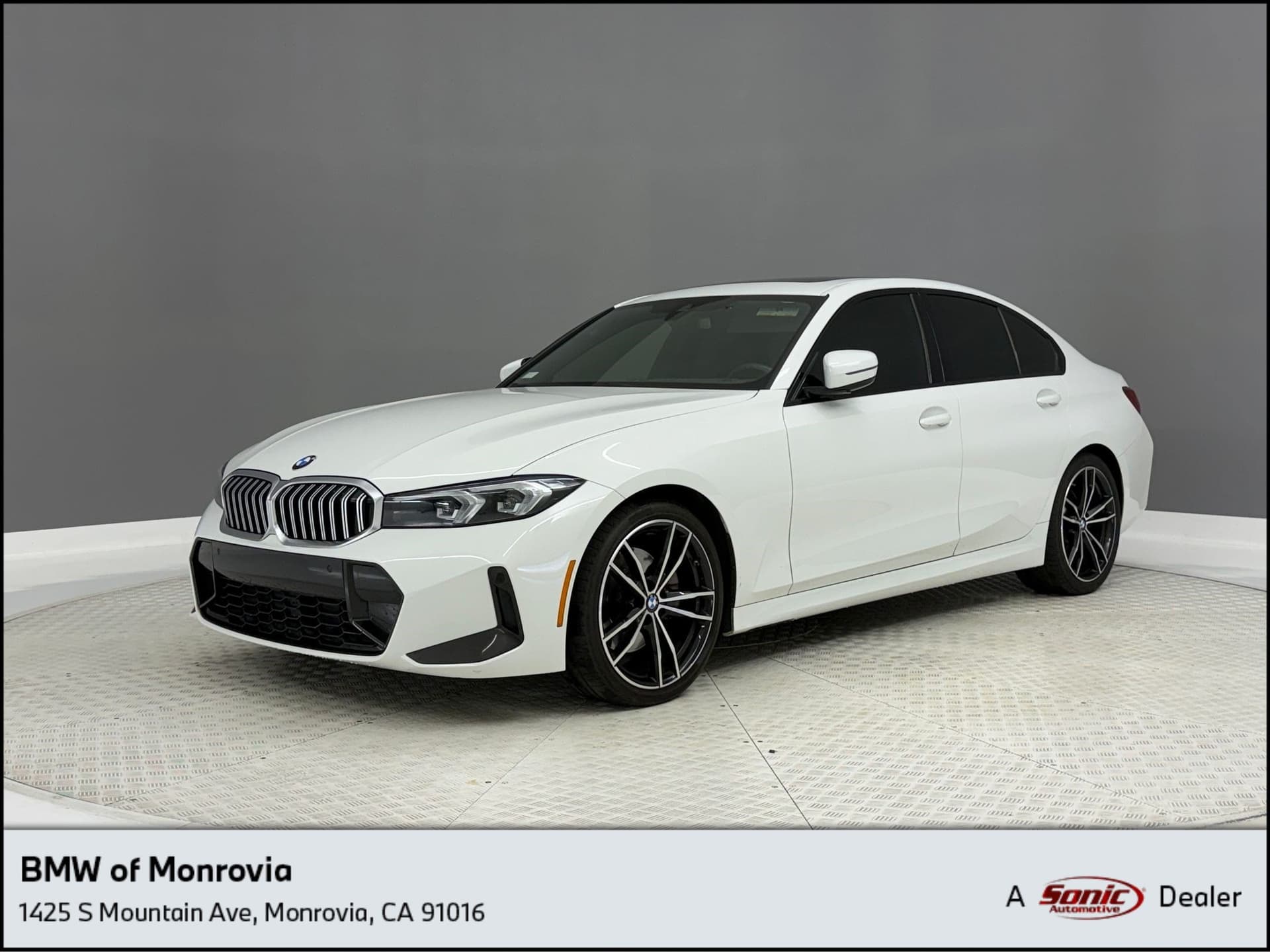 2023 BMW 3 Series 330i — photo 1 of 12