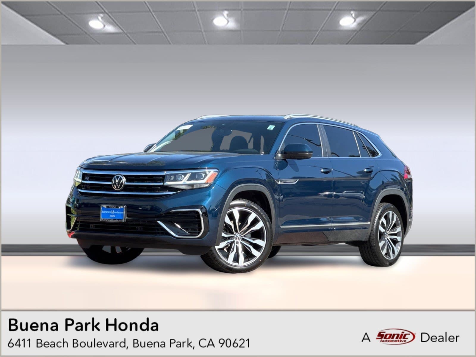 2021 Volkswagen Atlas Cross Sport 3.6L V6 SEL R-Line — photo 1 of 36