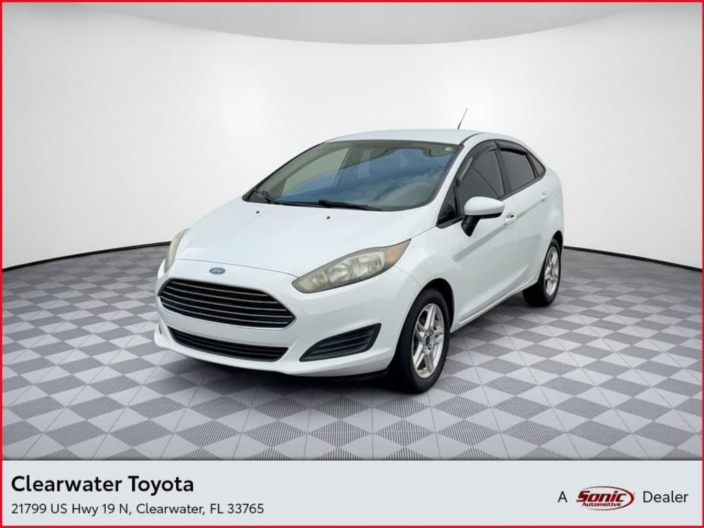 2018 Ford Fiesta SE — photo 1 of 32