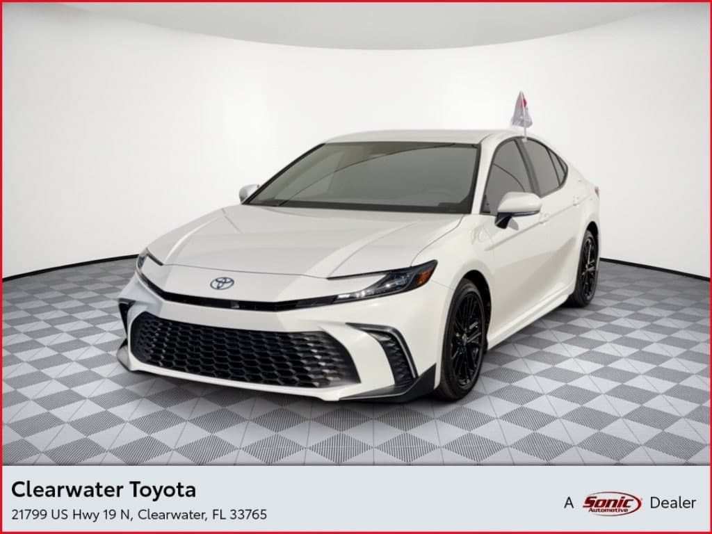 2025 Toyota Camry Base — photo 1 of 32