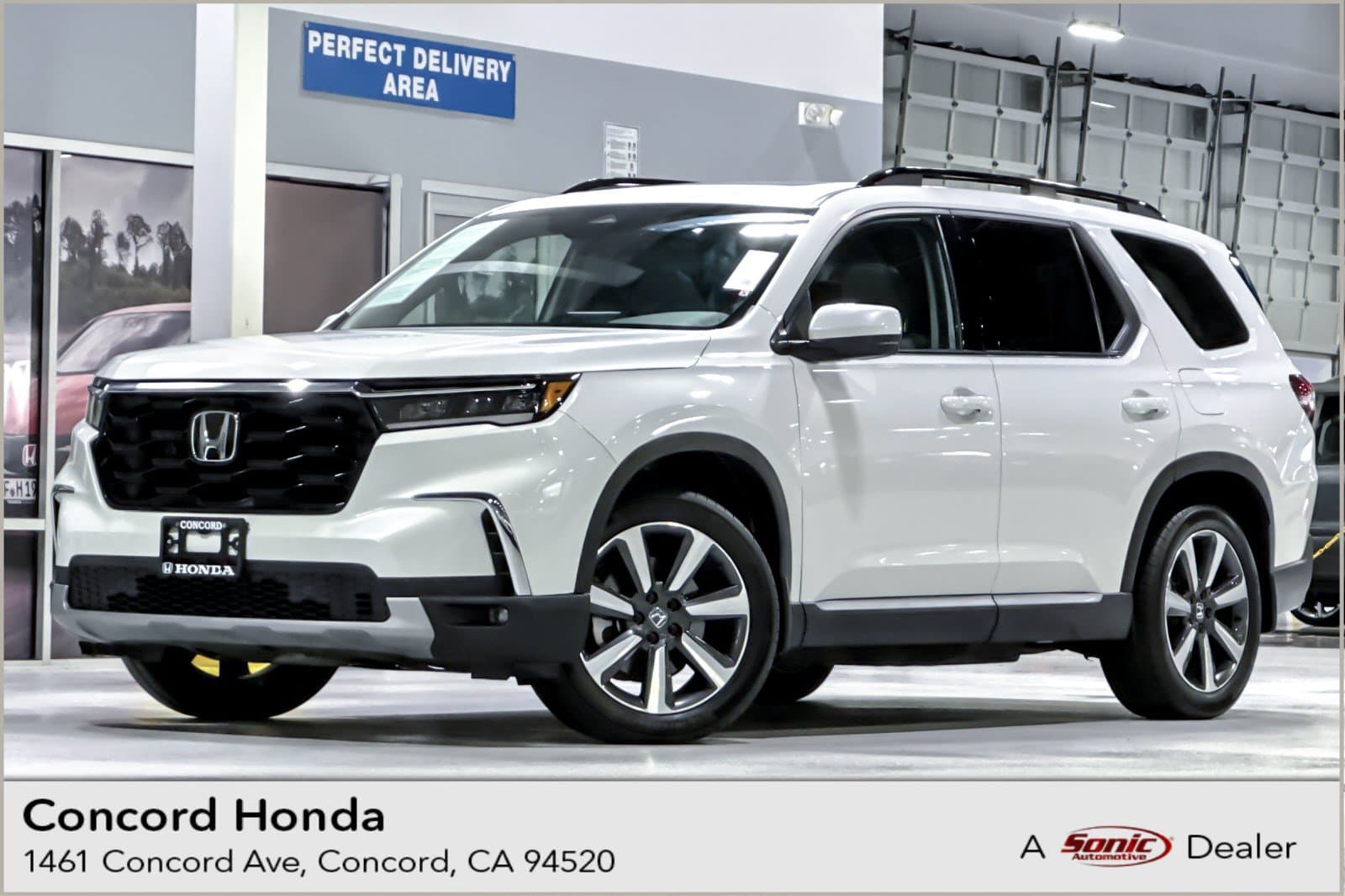 2025 Honda Pilot Touring — photo 1 of 37