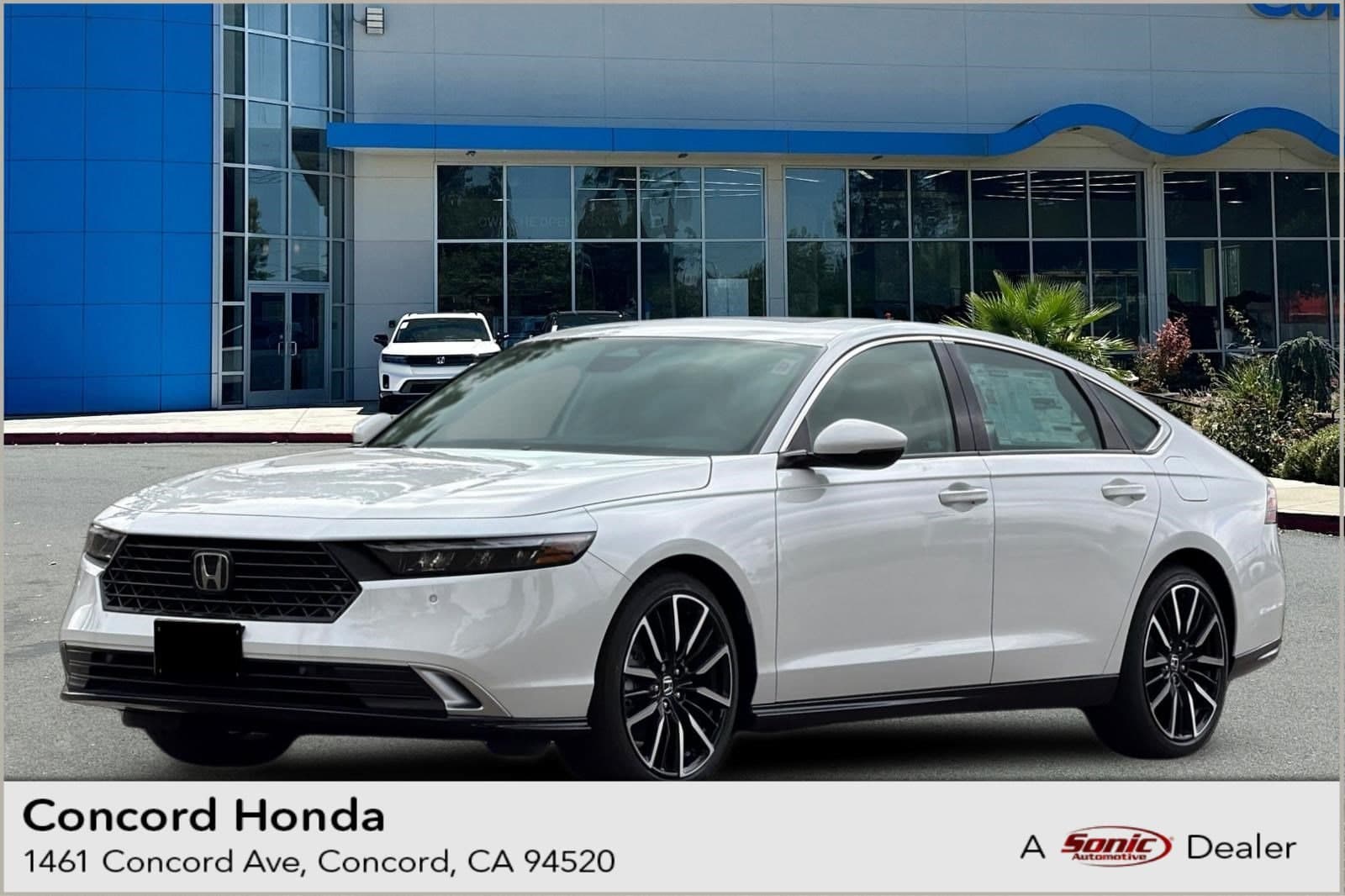 2026 Honda Accord Hybrid Touring — photo 1 of 34
