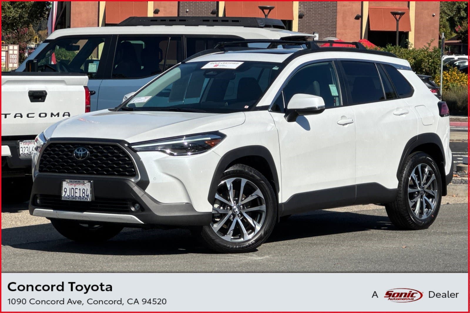2023 Toyota Corolla Cross XLE — photo 1 of 34
