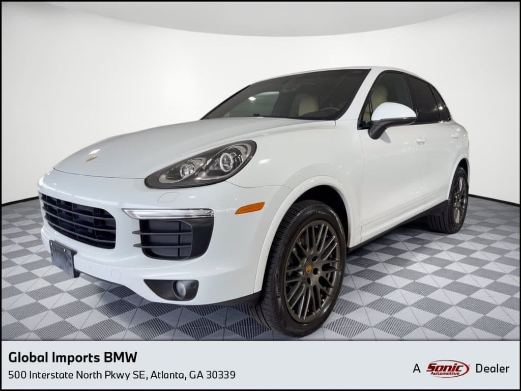 2017 Porsche Cayenne Base — photo 1 of 10