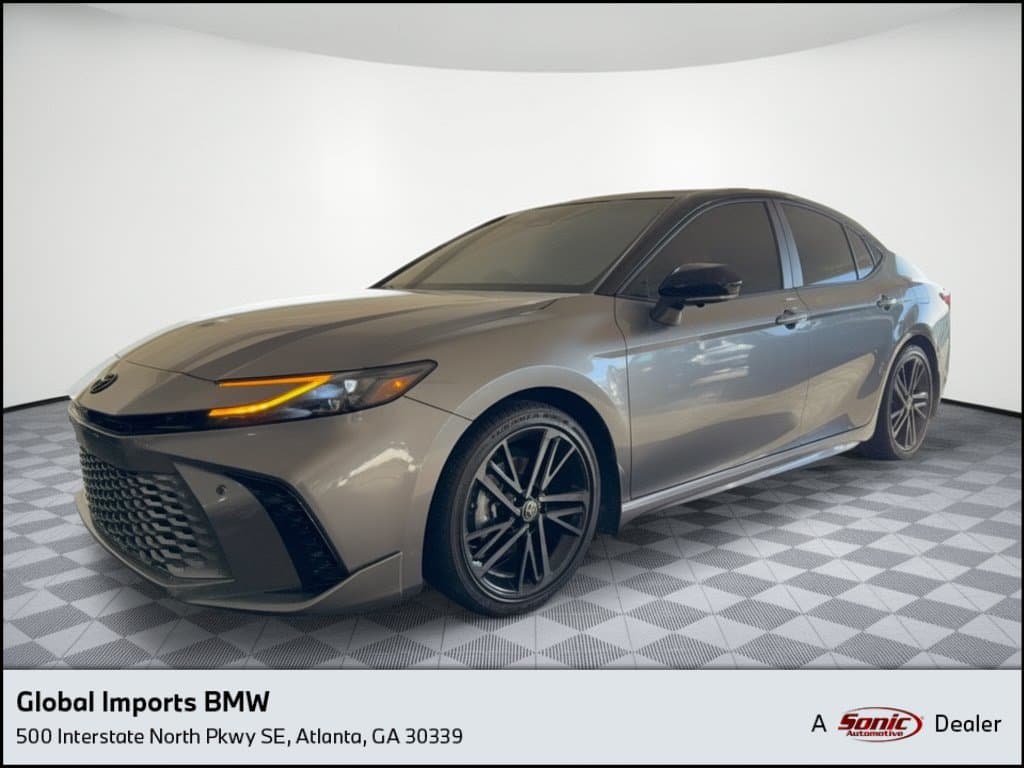 2025 Toyota Camry LE — photo 1 of 10