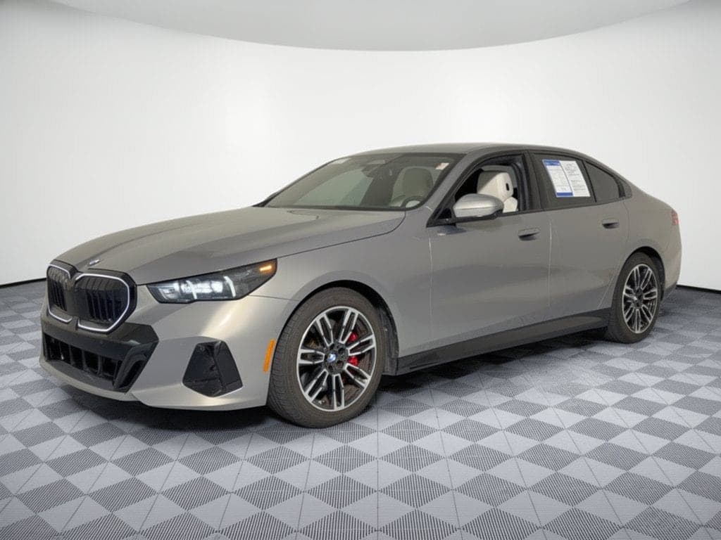 2024 BMW 5 Series 540i xDrive — photo 1 of 31