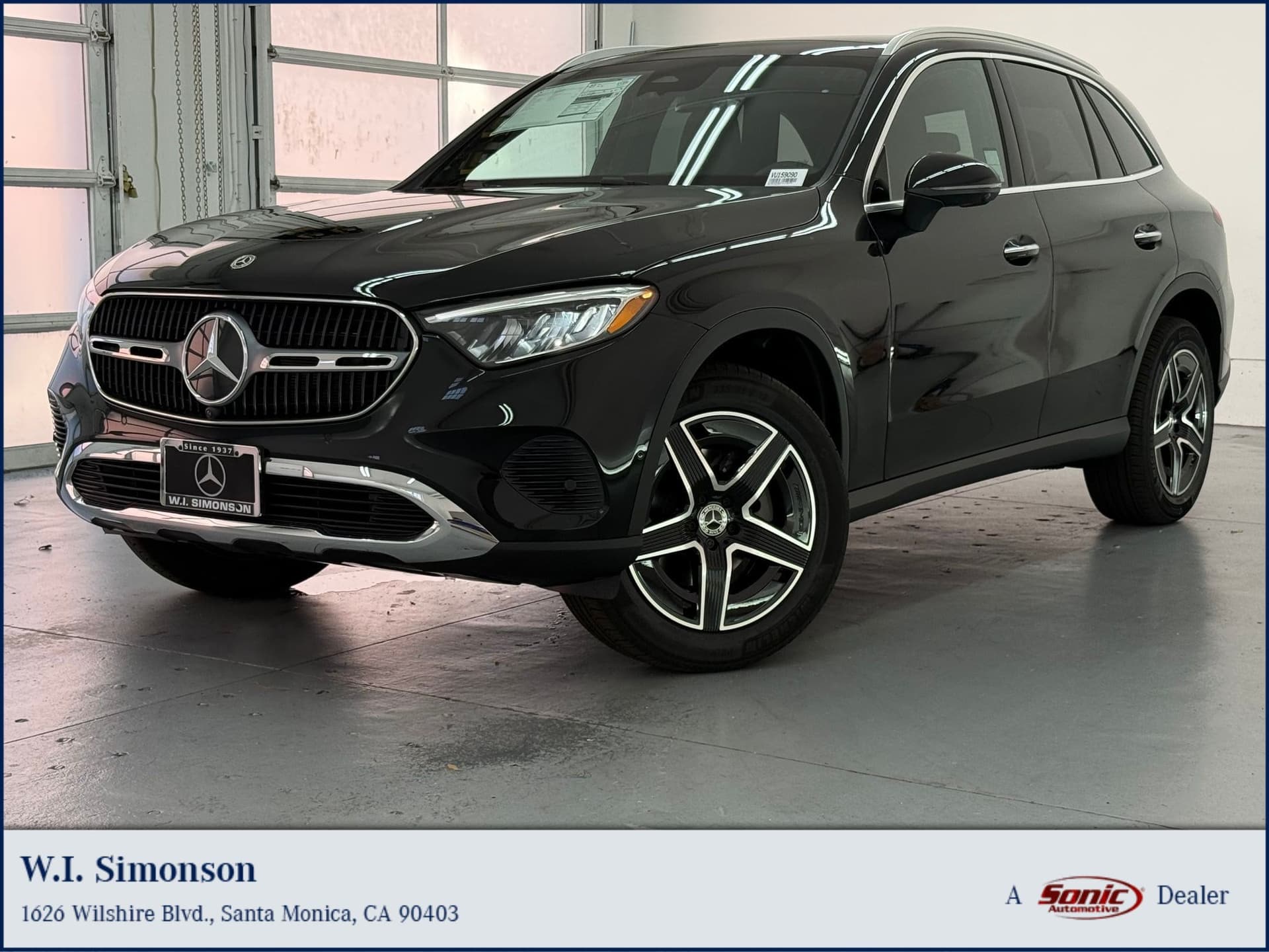 2027 Mercedes-Benz GLC GLC 300 — photo 1 of 33