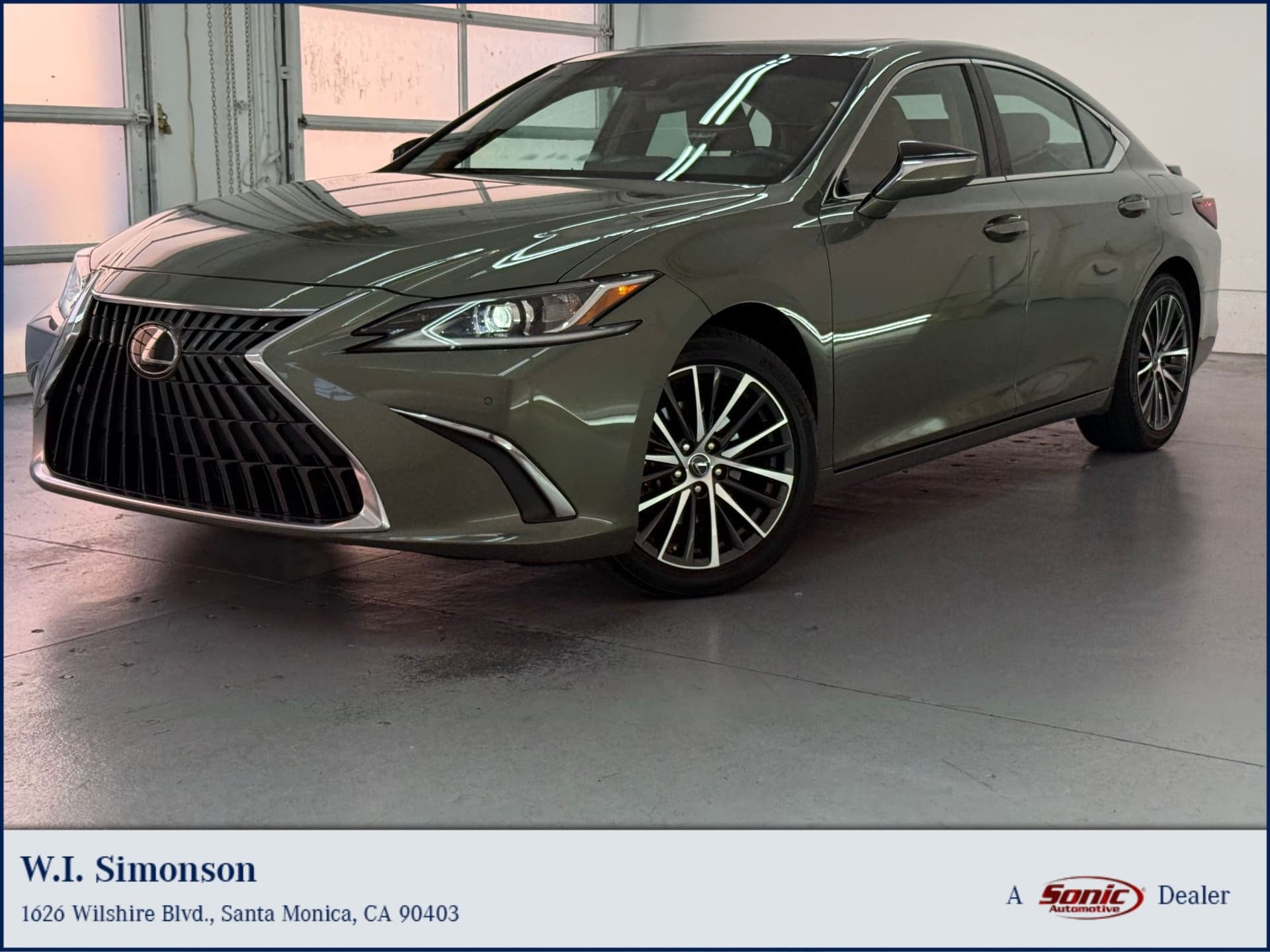 2025 Lexus ES ES 300h — photo 1 of 31