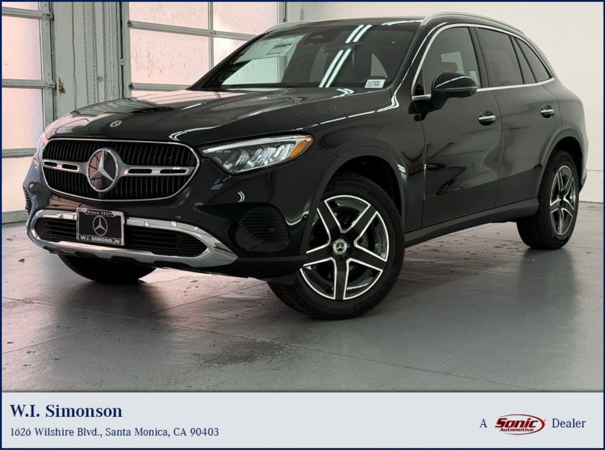 2027 Mercedes-Benz GLC GLC 300 — photo 1 of 33