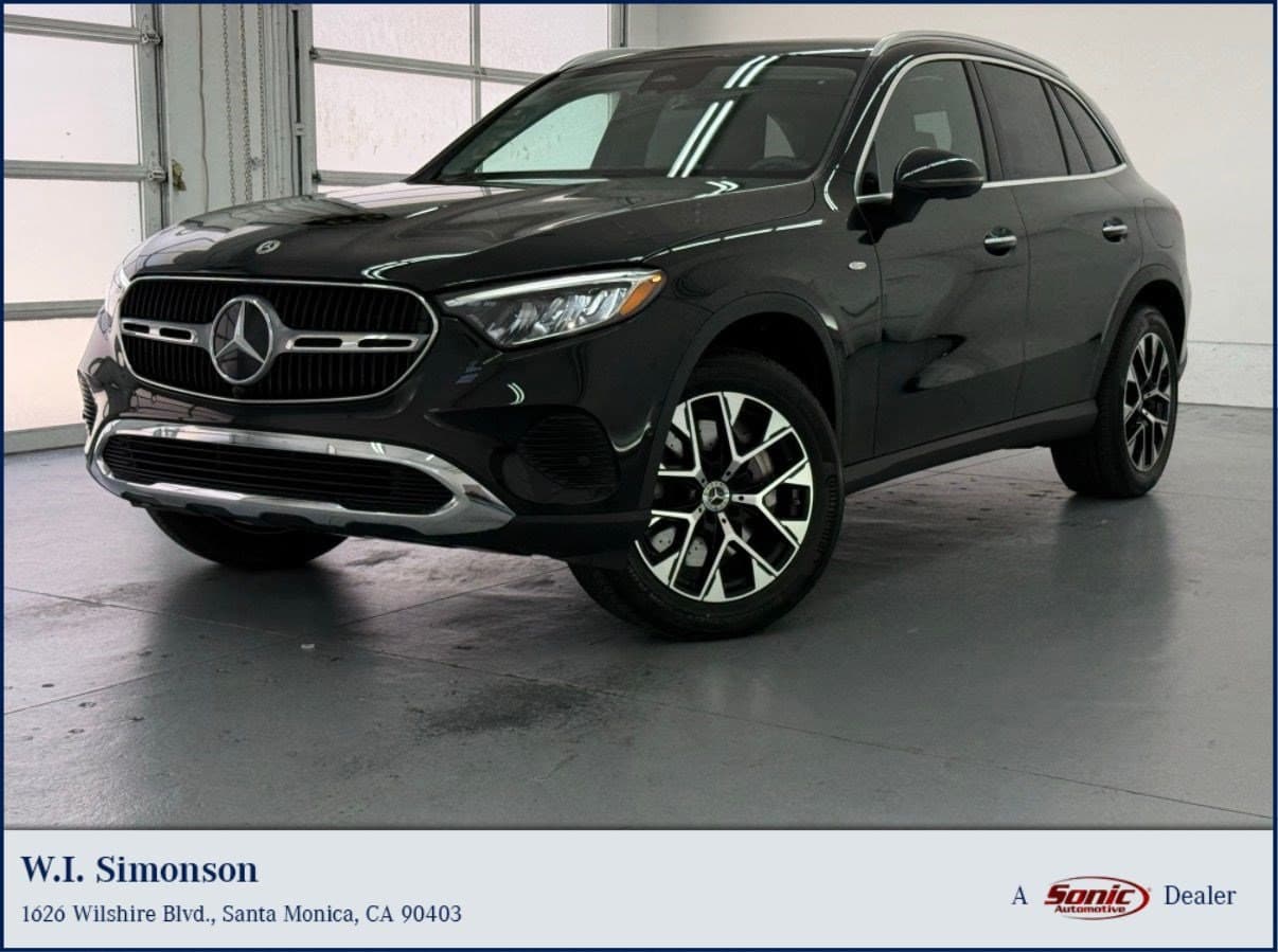 2027 Mercedes-Benz GLC Base — photo 1 of 33