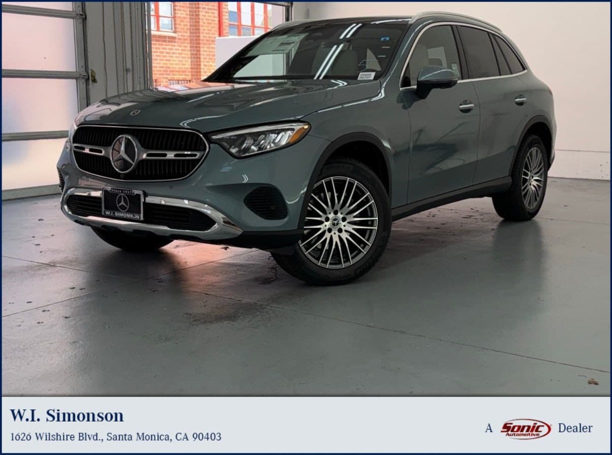 2027 Mercedes-Benz GLC GLC 300 — photo 1 of 33