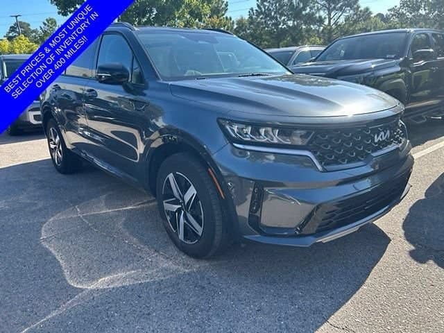 2023 Kia Sorento S — photo 1 of 17