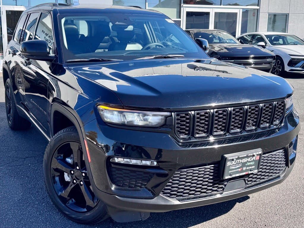 2023 Jeep Grand Cherokee Limited — photo 1 of 25