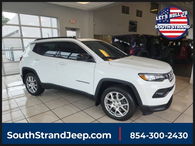 2023 Jeep Compass Latitude Lux — photo 1 of 38