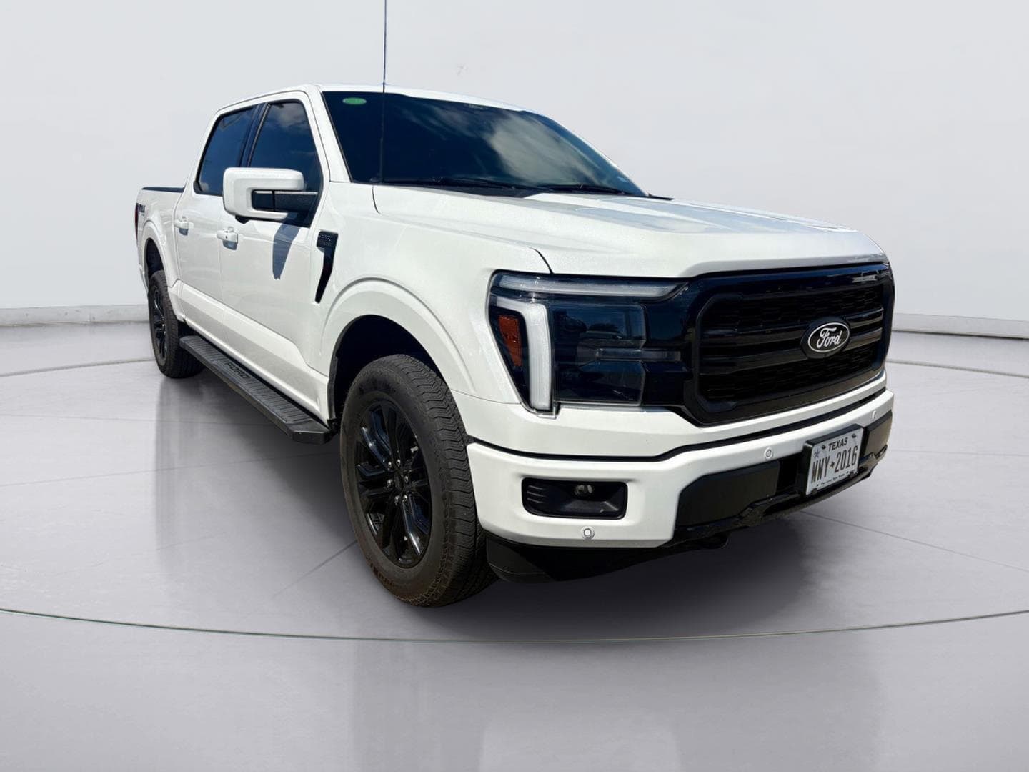 2025 Ford F-150 LARIAT — photo 1 of 19