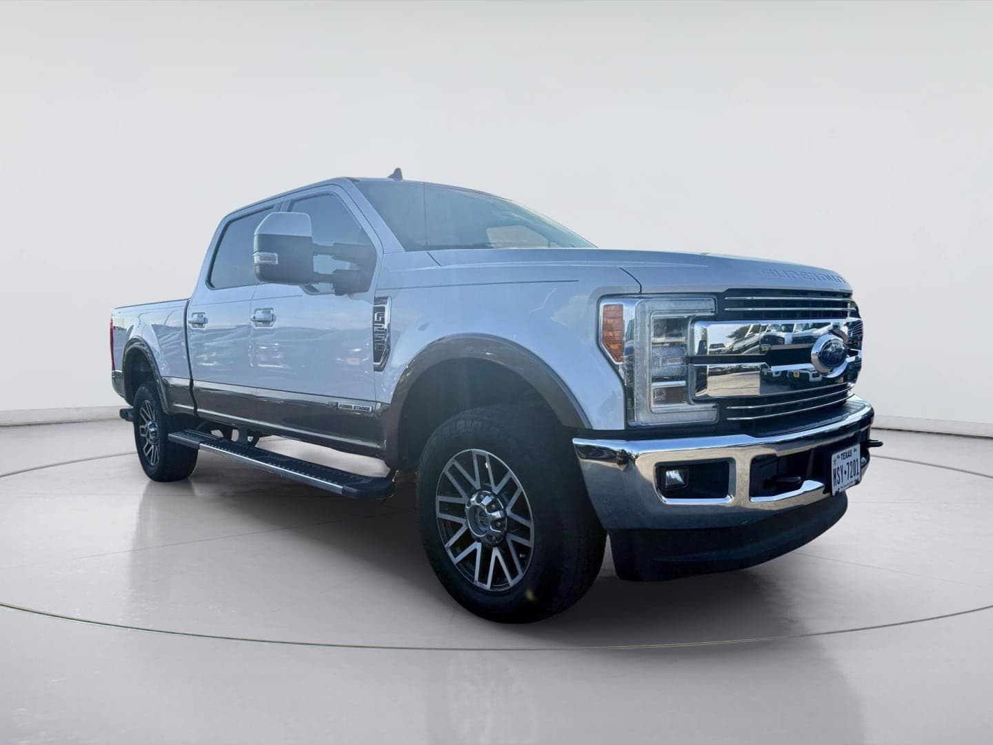 2019 Ford Super Duty F-250 SRW LARIAT — photo 1 of 18