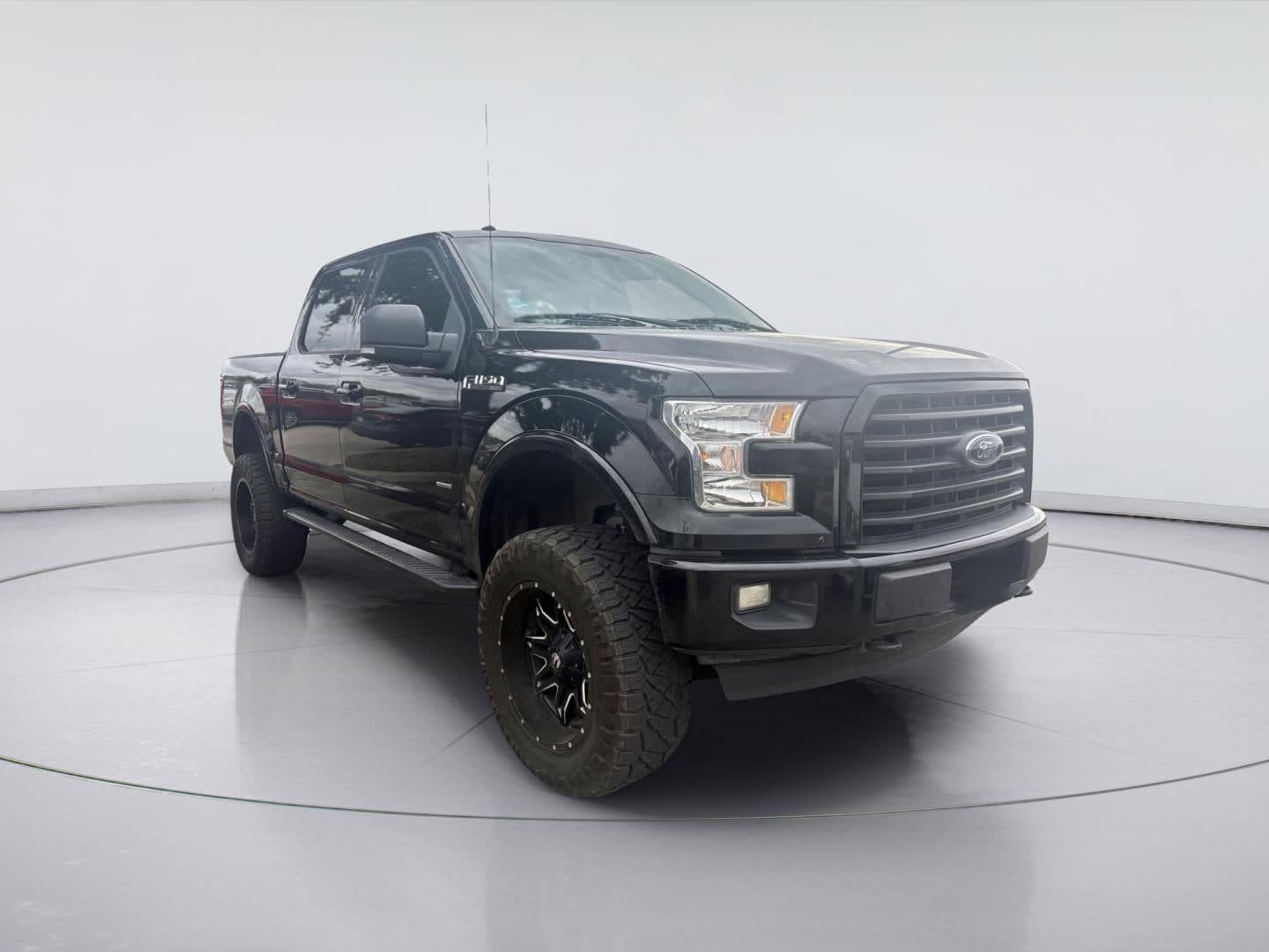 2017 Ford F-150 XLT — photo 1 of 17