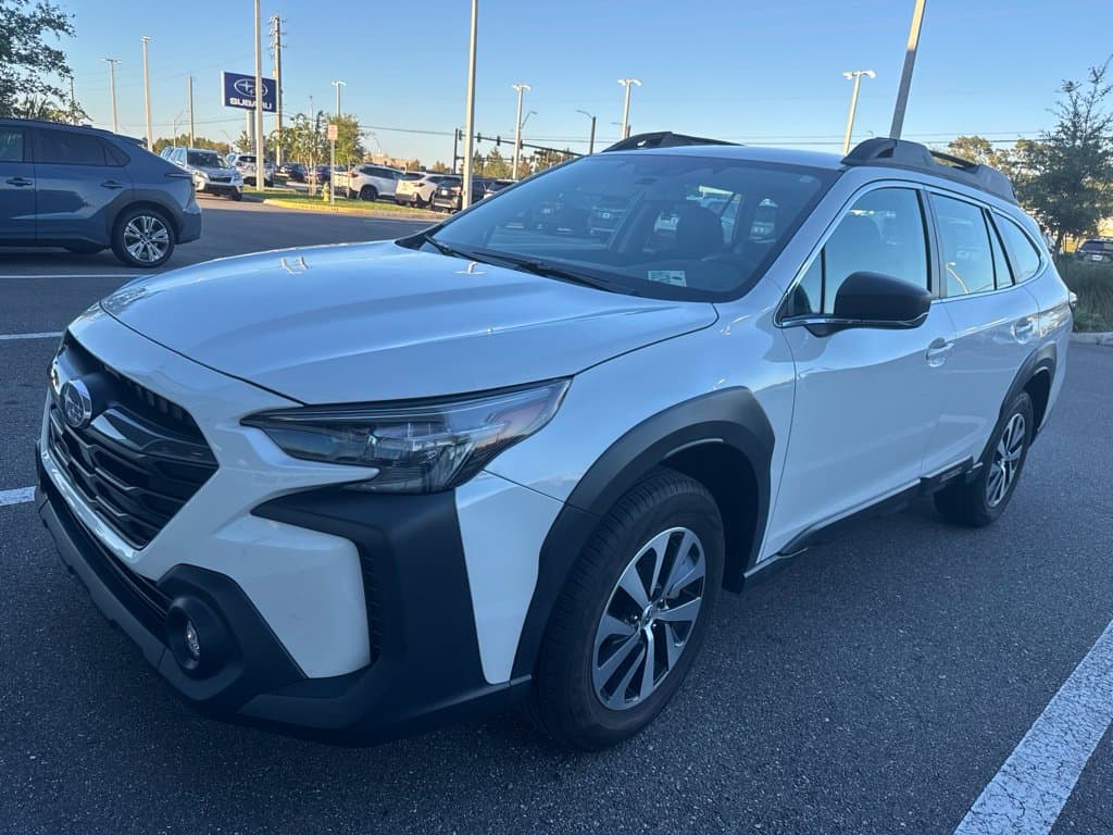 2025 Subaru Outback Base — photo 1 of 3