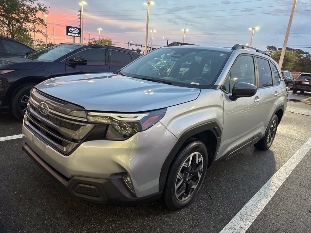 2025 Subaru Forester Premium — photo 1 of 3