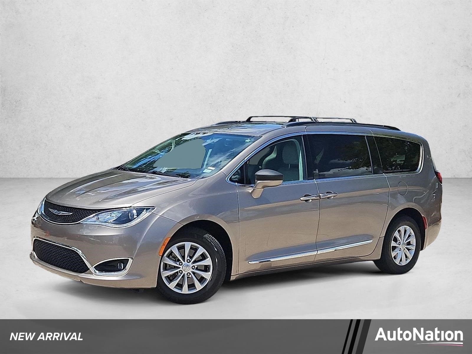 2017 Chrysler Pacifica Touring-L — photo 1 of 19