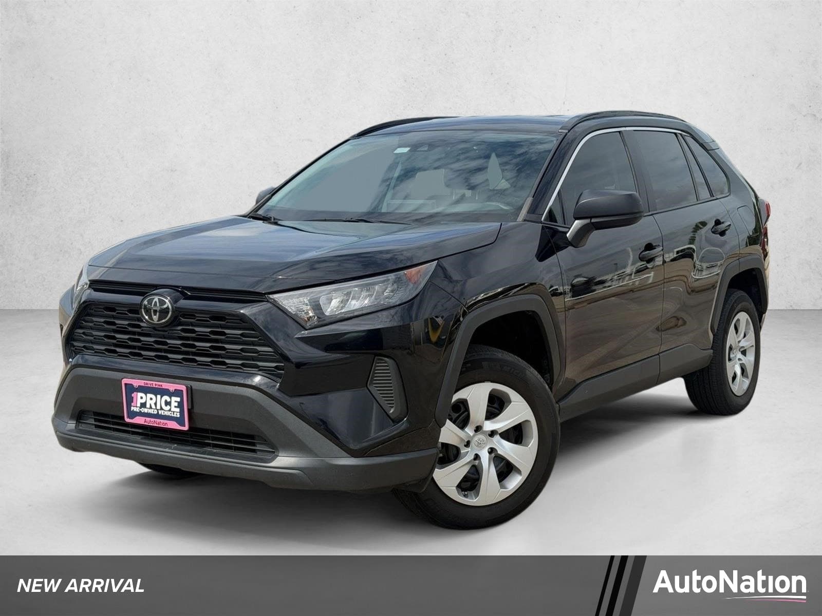 2021 Toyota RAV4 LE — photo 1 of 20