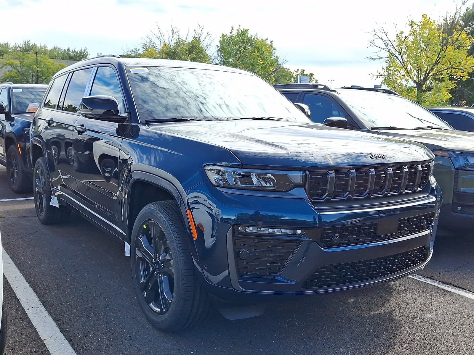 2027 Jeep Grand Cherokee L Limited Reserve — photo 1 of 18