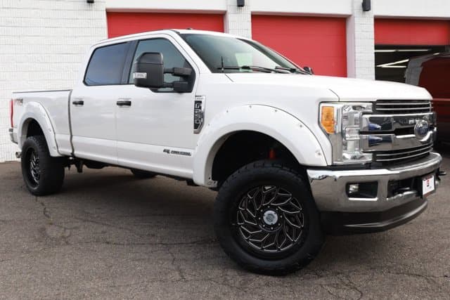 2017 Ford Super Duty F-250 SRW Lariat — photo 1 of 48