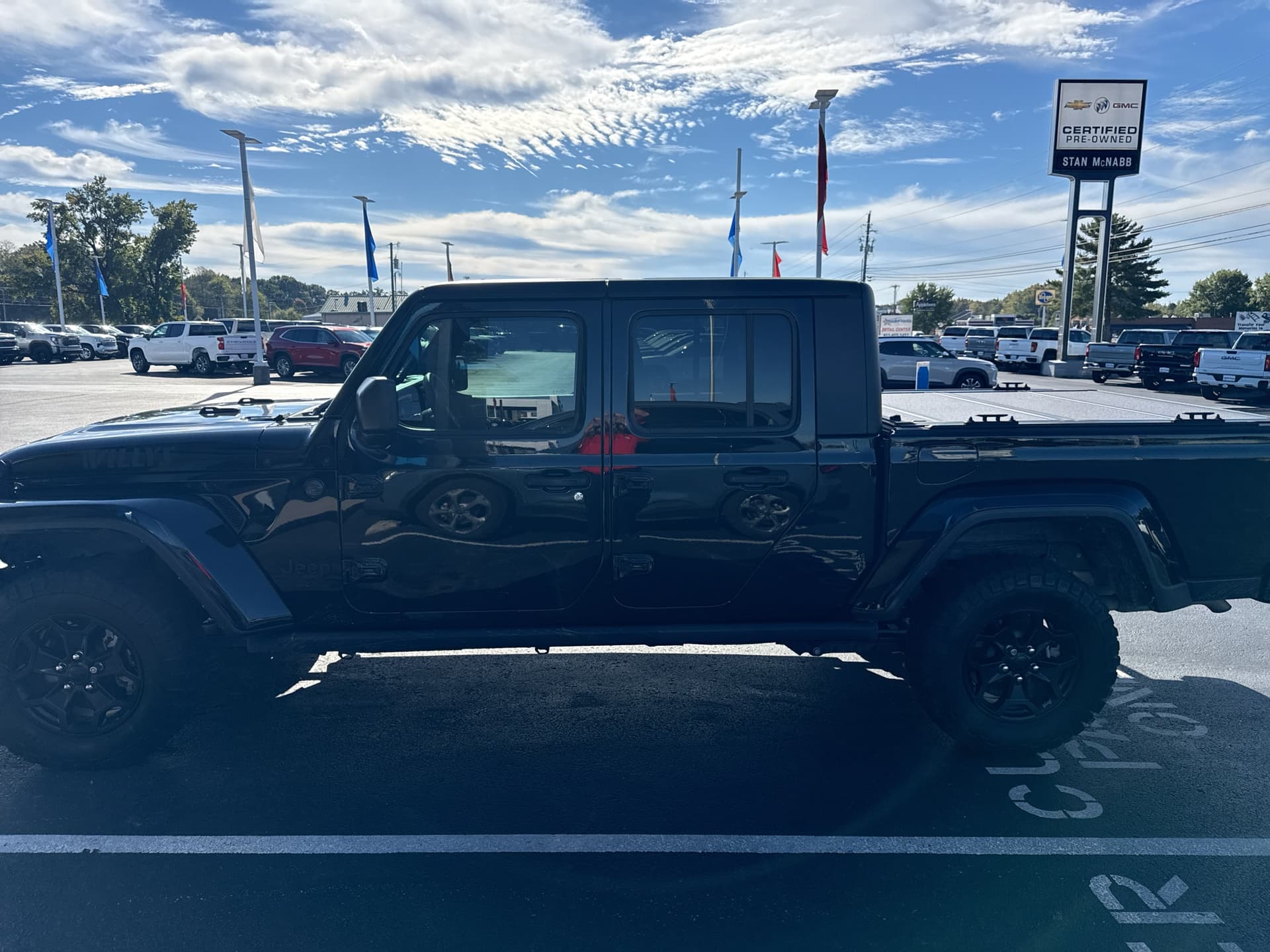 2023 Jeep Gladiator Willys Sport — photo 1 of 9