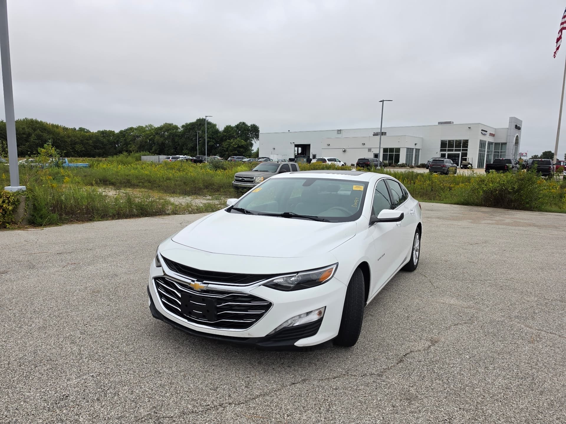 2022 Chevrolet Malibu LT — photo 1 of 10