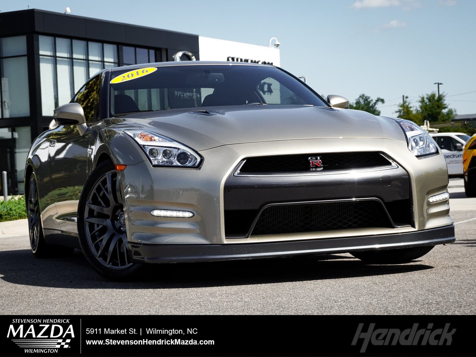 2016 Nissan GT-R Premium — photo 1 of 41