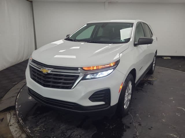 2022 Chevrolet Equinox LS — photo 1 of 35