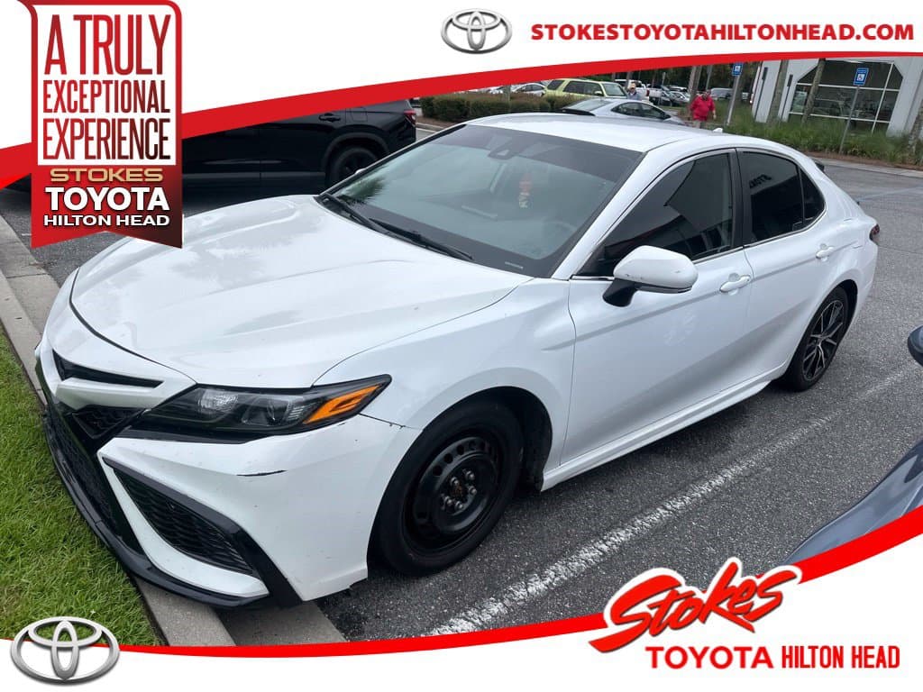 2022 Toyota Camry SE — photo 1 of 3
