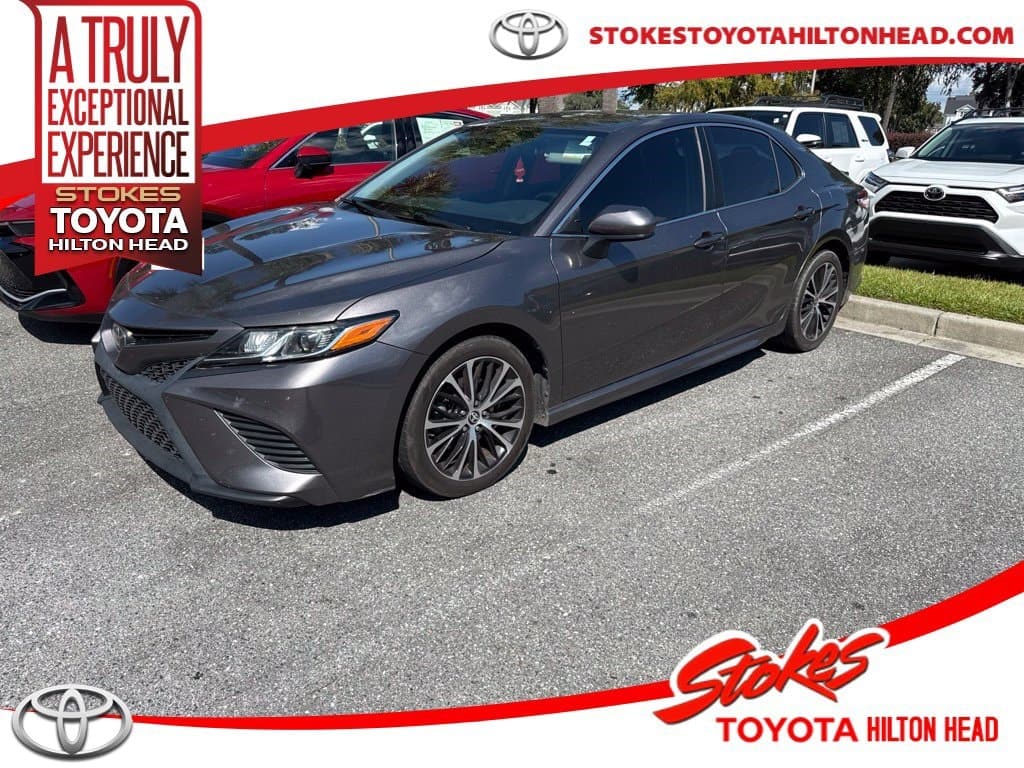 2020 Toyota Camry SE — photo 1 of 2
