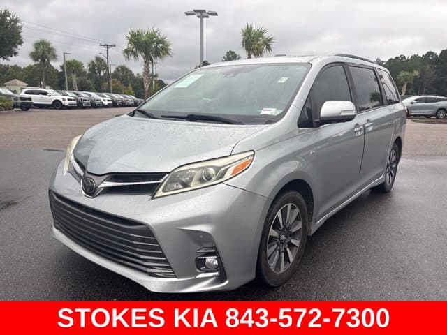 2019 Toyota Sienna Base — photo 1 of 13