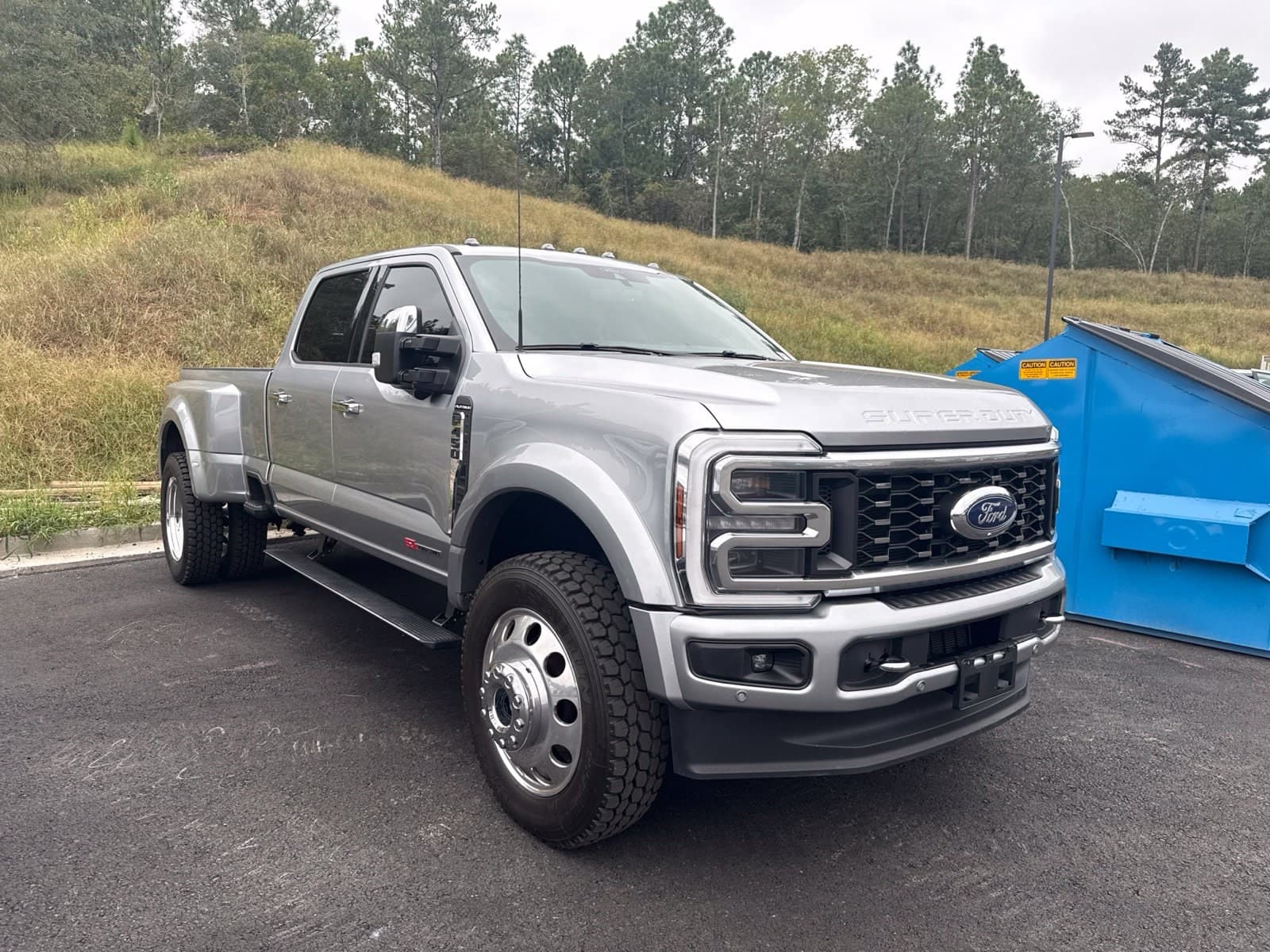2024 Ford Super Duty F-450 DRW Platinum — photo 1 of 8