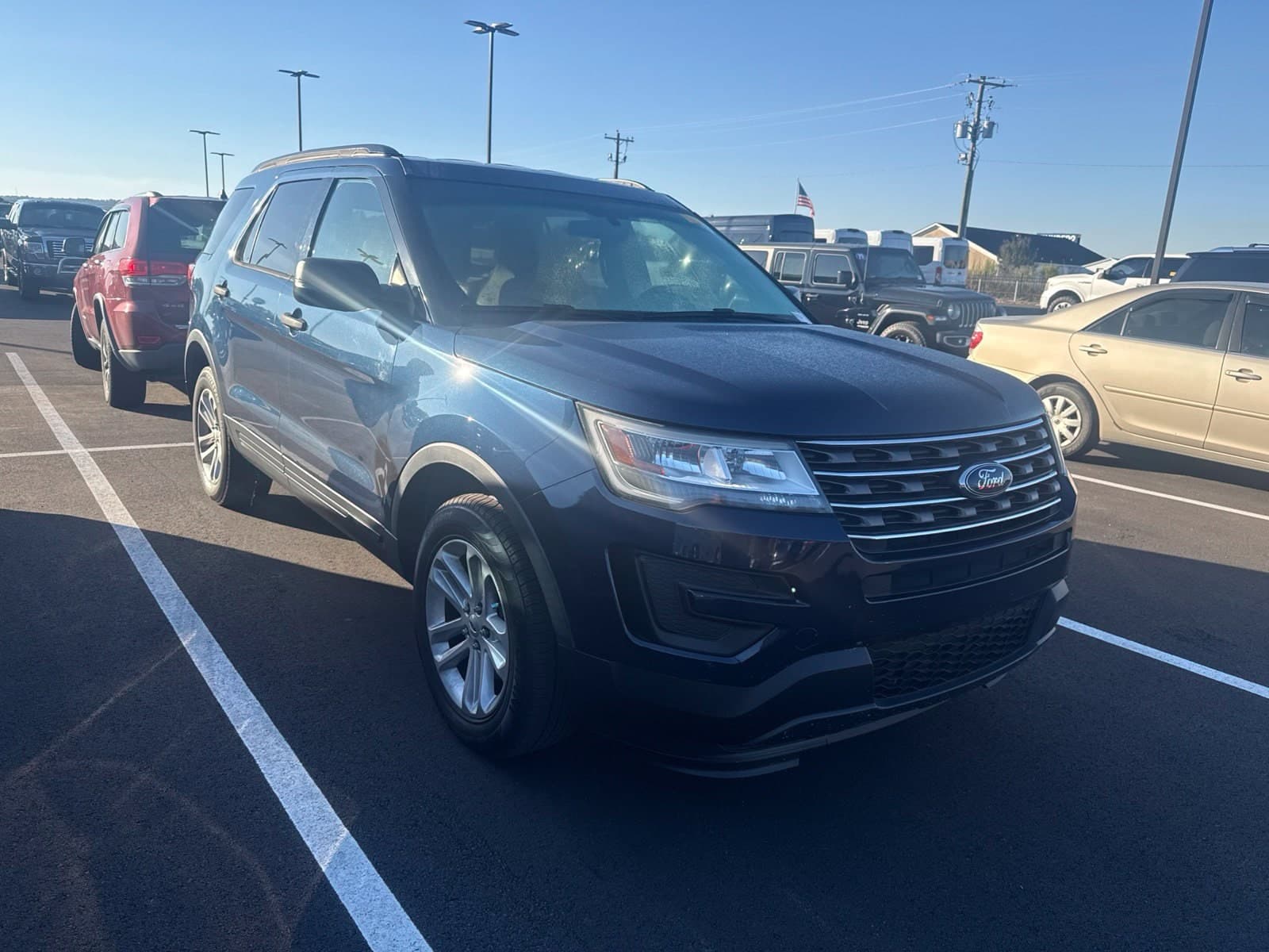 2016 Ford Explorer Base — photo 1 of 6