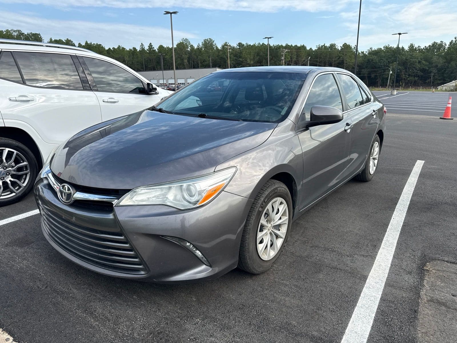 2017 Toyota Camry LE — photo 1 of 10