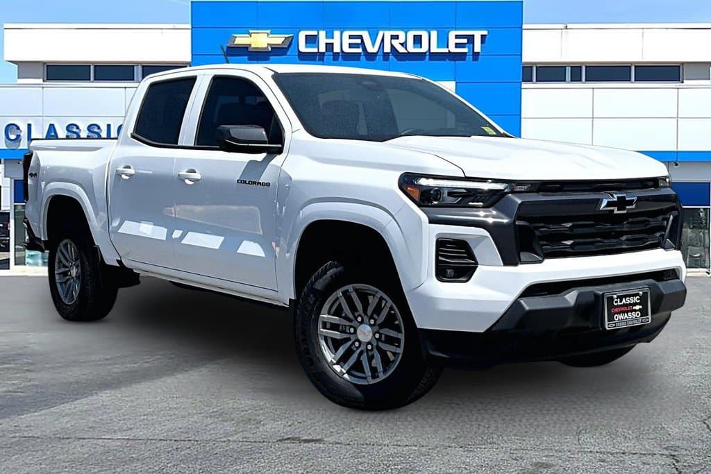 2026 Chevrolet Colorado 4WD LT — photo 1 of 44