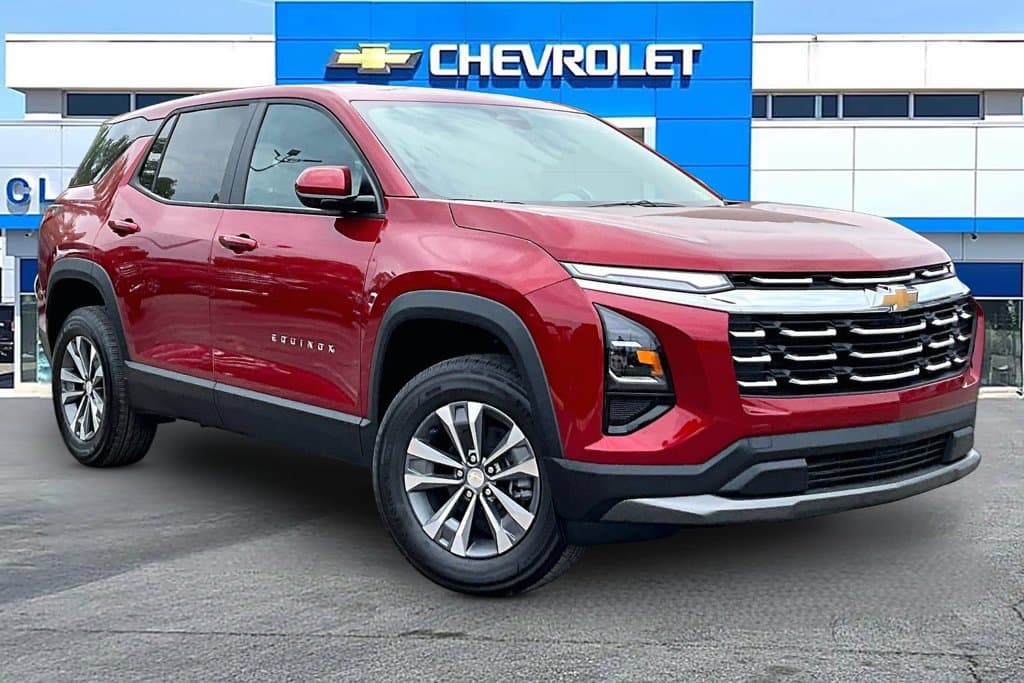 2027 Chevrolet Equinox FWD LT — photo 1 of 44