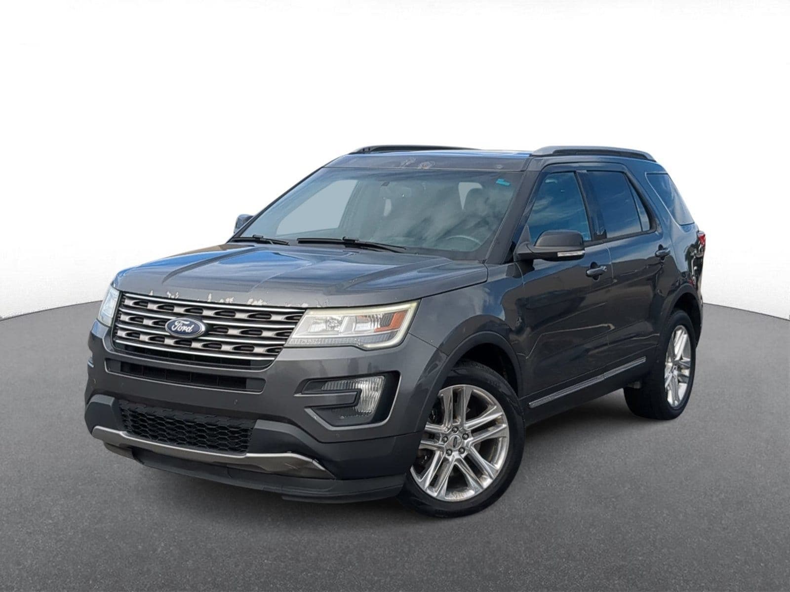 2016 Ford Explorer XLT — photo 1 of 32