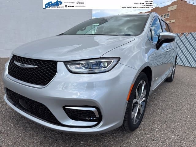 2026 Chrysler Pacifica Pinnacle — photo 1 of 19