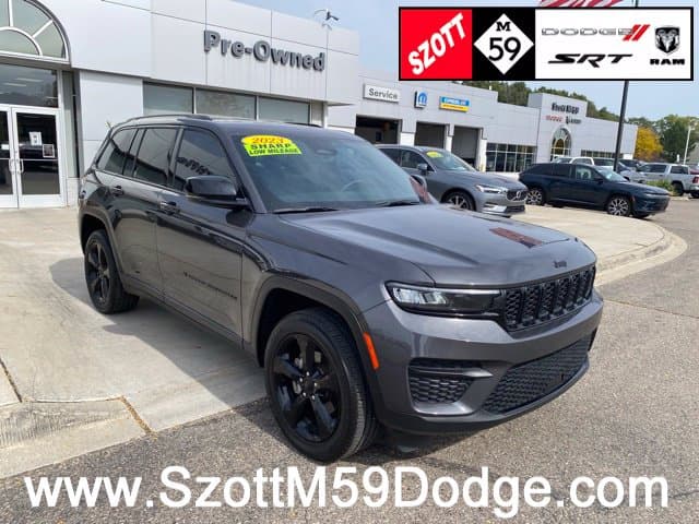 2023 Jeep Grand Cherokee Base — photo 1 of 33