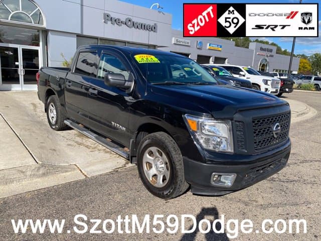 2018 Nissan Titan Base — photo 1 of 31