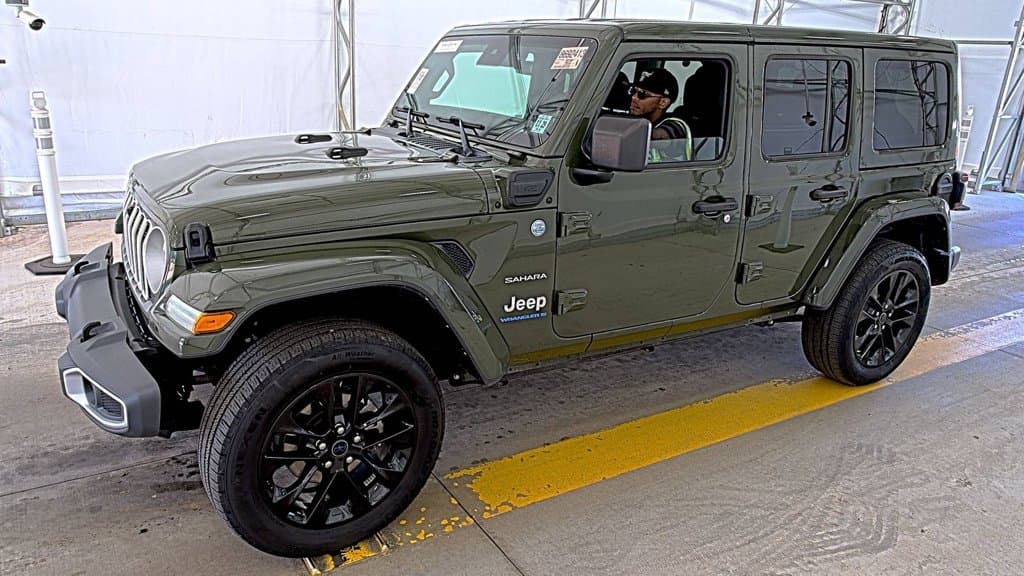 2024 Jeep Wrangler Base — photo 1 of 6