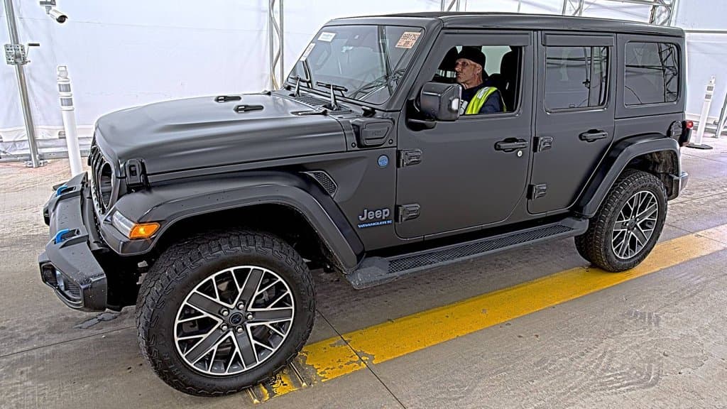 2024 Jeep Wrangler Base — photo 1 of 6