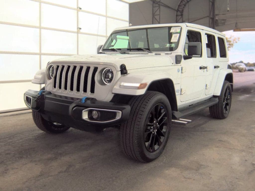 2023 Jeep Wrangler Base — photo 1 of 6